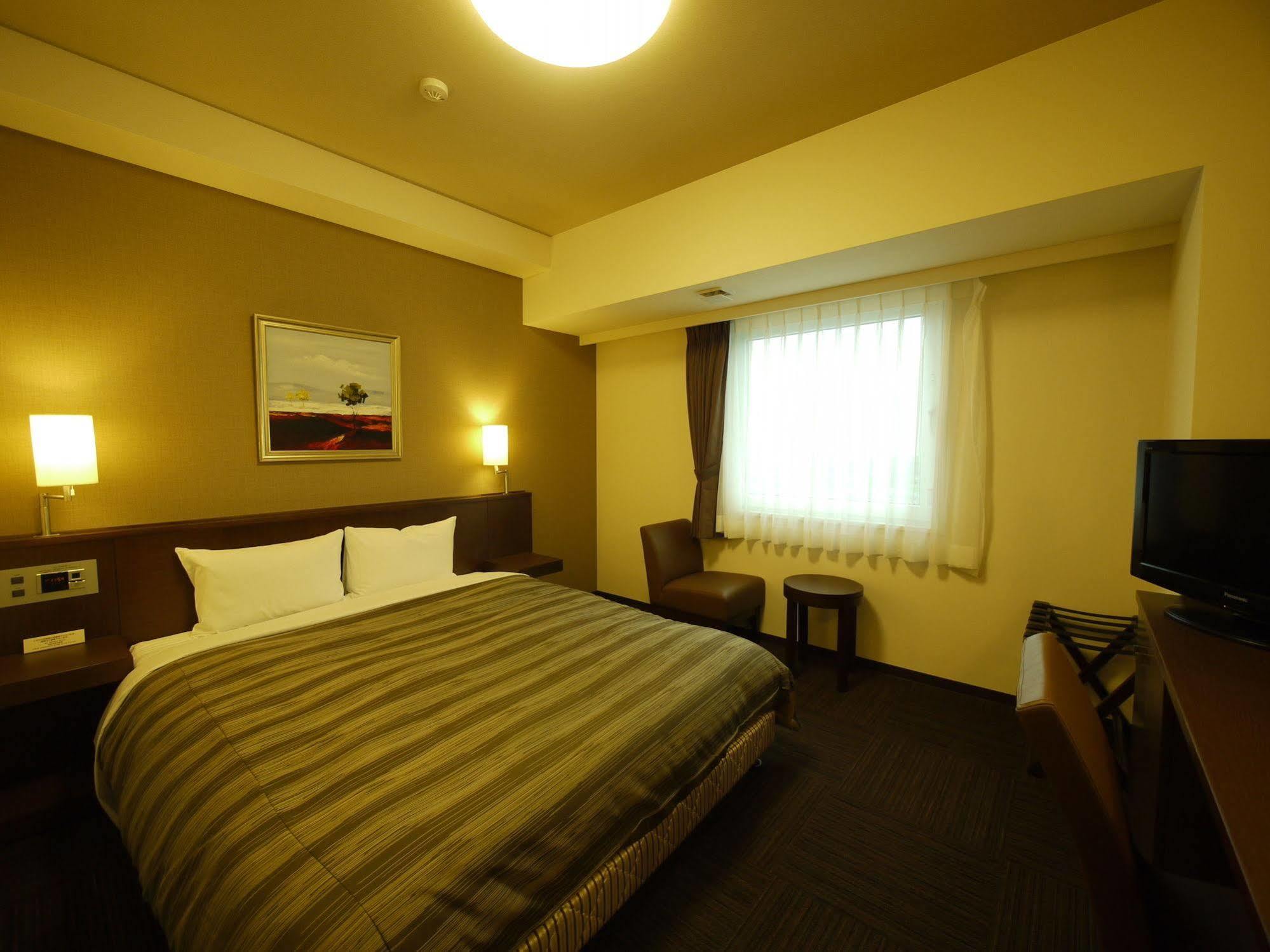 Hotel Route-Inn Uozu Экстерьер фото